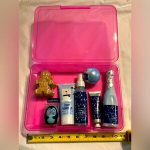 🛍️LAST CHANCE 🛍️NWT 7 piece Bath & Body Gift Set with pink carrying case